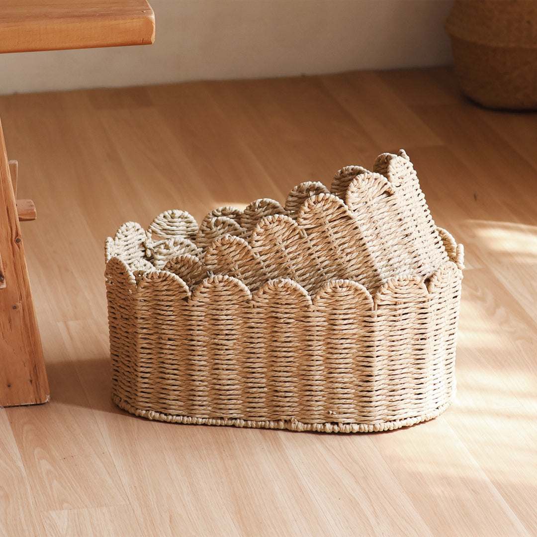 Handcrafted basket with wavy edge Bowlift
