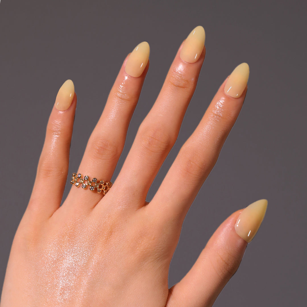 Luxurious artificial nails in elegant stiletto design Bowlift