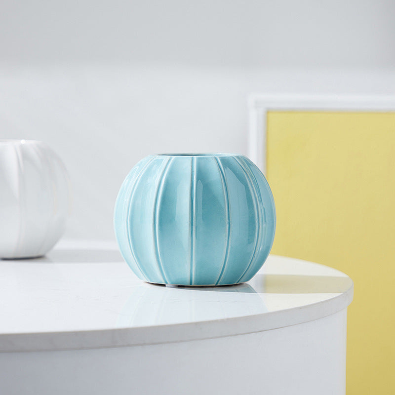 Decorative ceramic vase with modern ribbed design Bowlift