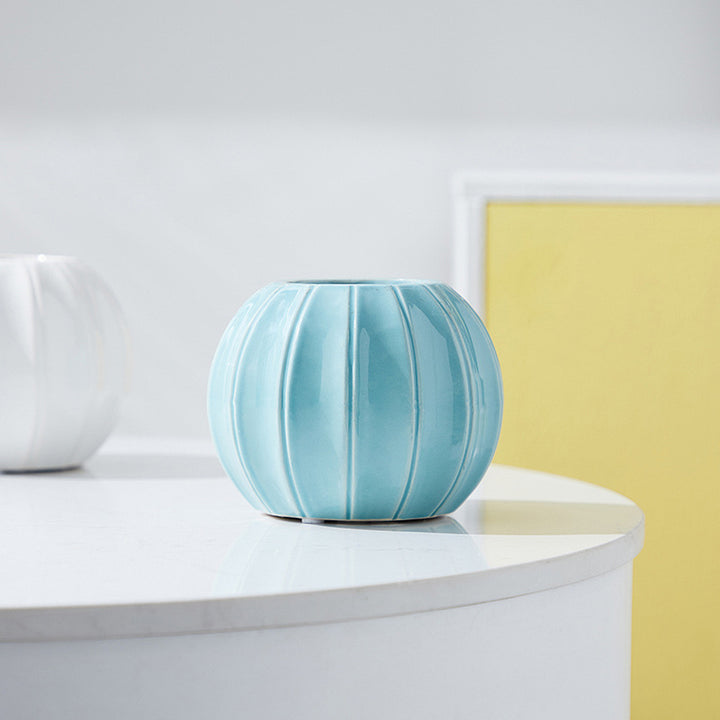 Decorative ceramic vase with modern ribbed design Bowlift