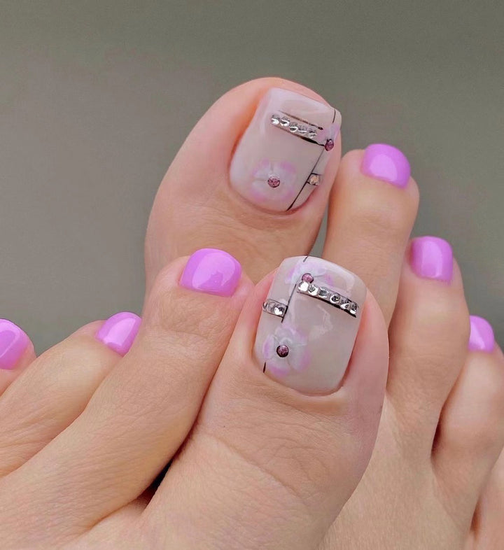 Artful toenail art with glitter and geometric accents Bowlift