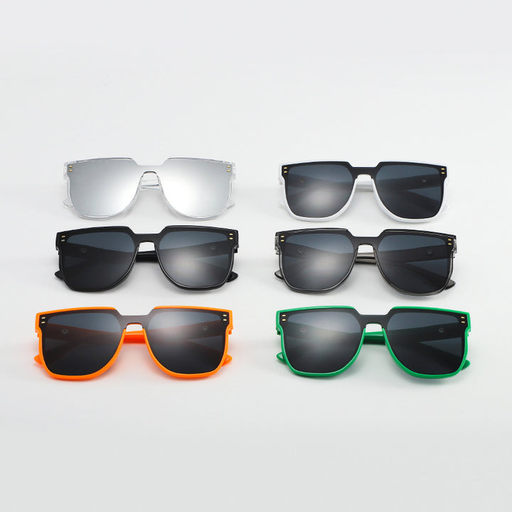 Women Fashionable Oversized Sunglasses with Distinctive Design Bowlift