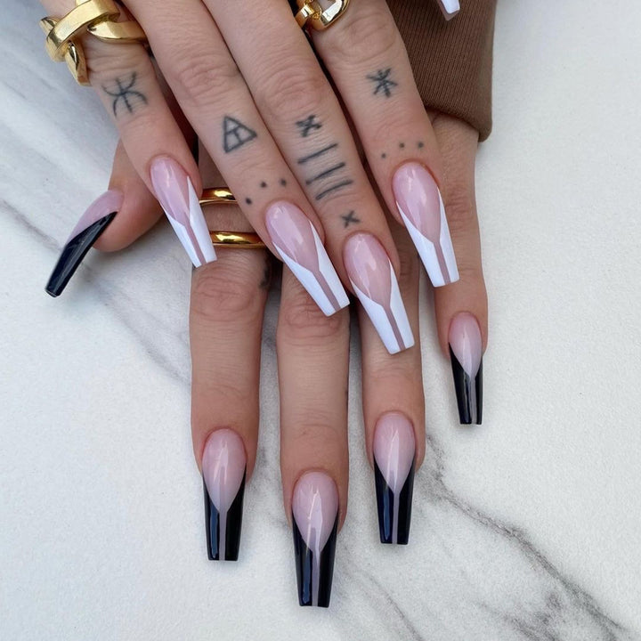 Nail art with heart and lip designs Bowlift