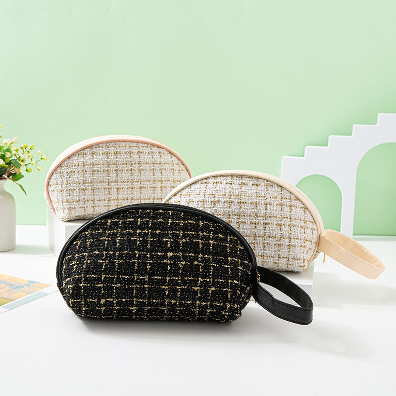Stylish and Spacious Cosmetic Bag Bowlift