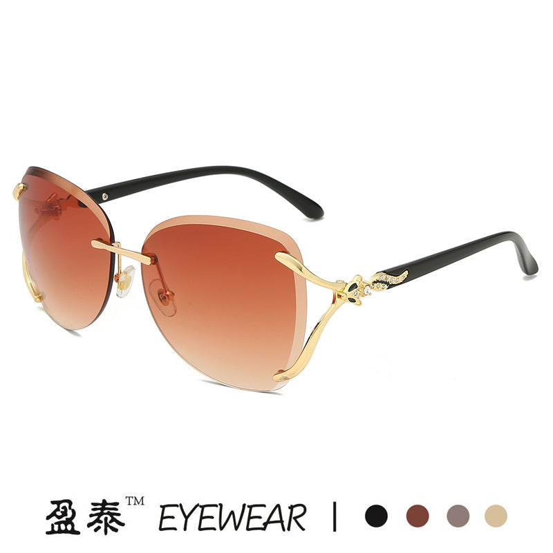Women's elegant sunglasses with extravagant metal frame and mirrored lenses Bowlift