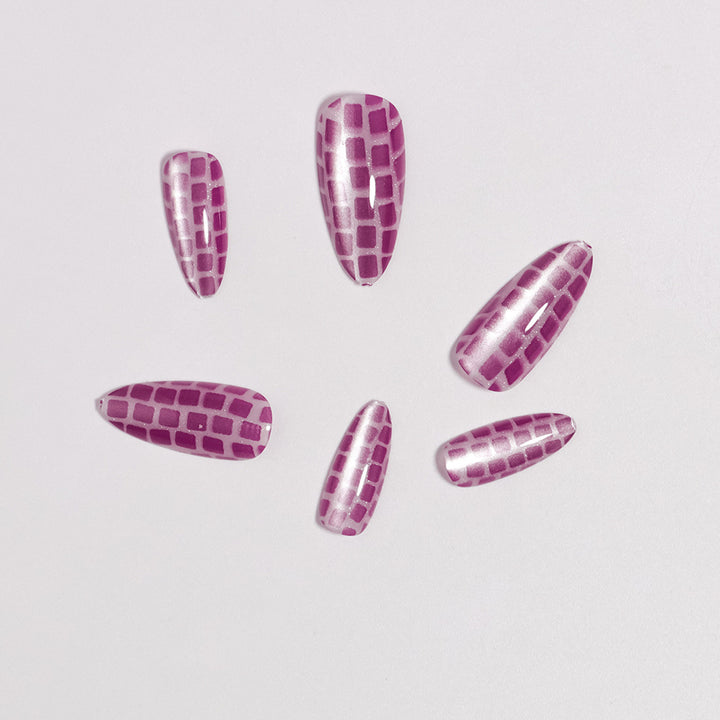 Glossy Stiletto Press-On Nails Set with Reflective Design Bowlift