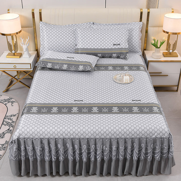 Ladies daybed cover with playful bear motif Bowlift
