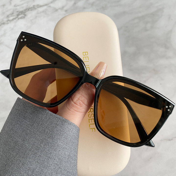 Women's fashionable oversized sunglasses in retro style Bowlift