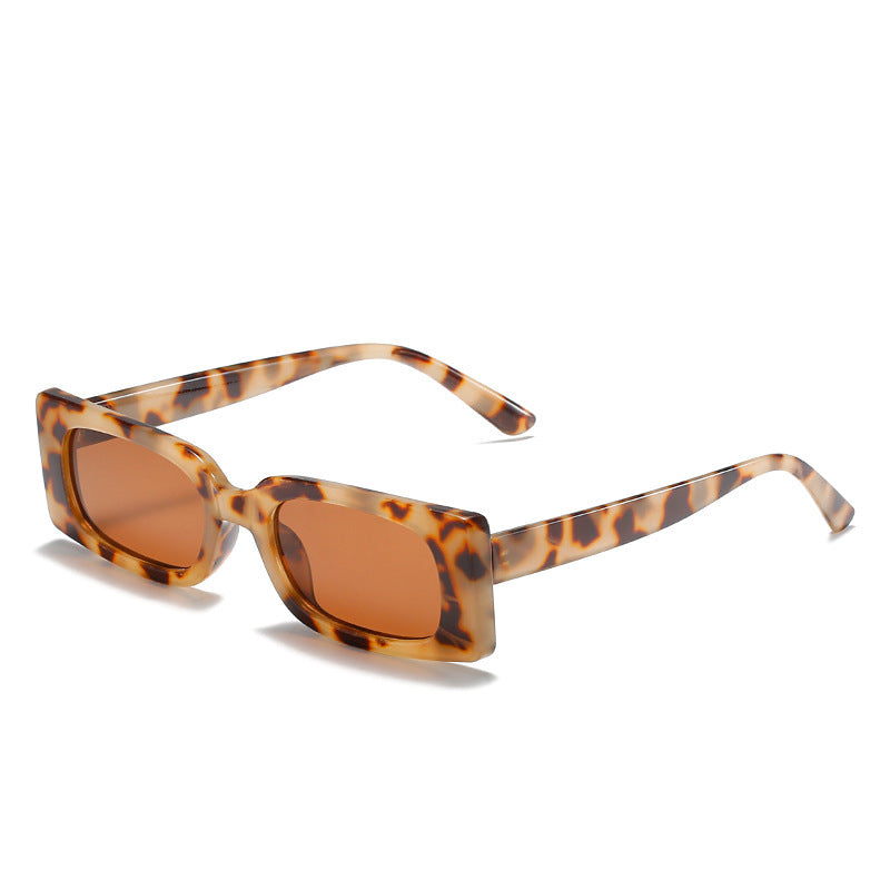 Women's sunglasses in modern retro style Bowlift