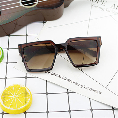 Women's oversized sunglasses in trendy corner design Bowlift