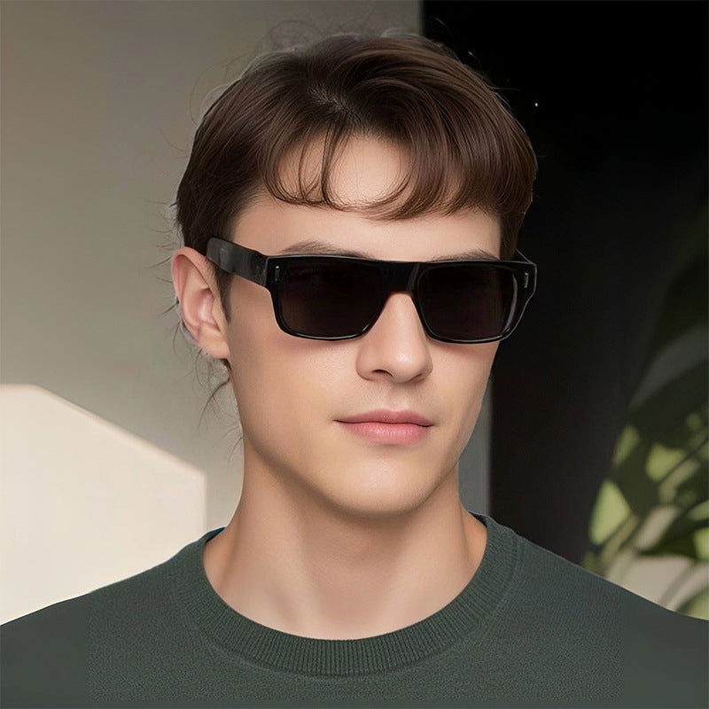 Women's sunglasses in a modern square design Bowlift