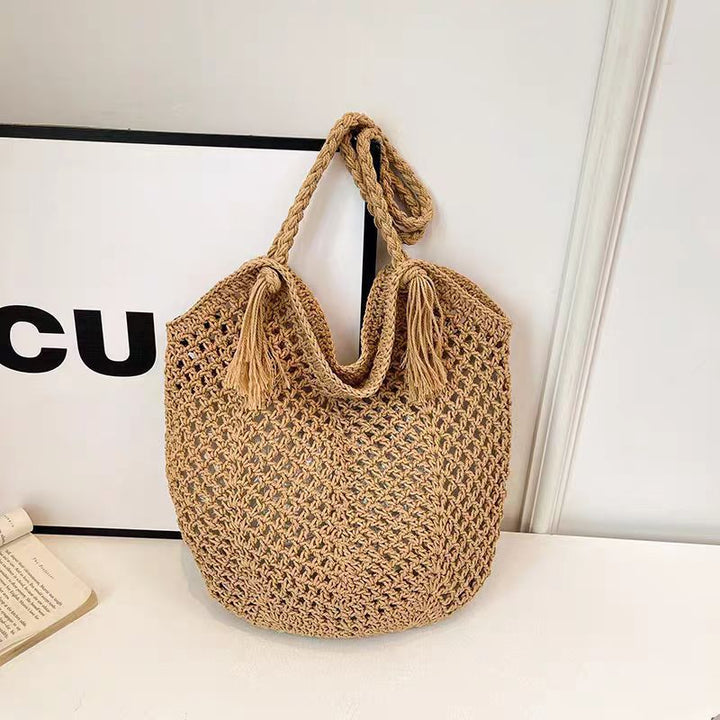 Handcrafted straw bag with tassels Bowlift