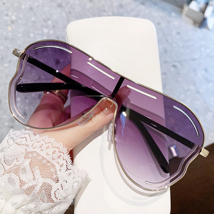 Women’s Sporty Oversized Sunglasses in Unique Design Bowlift