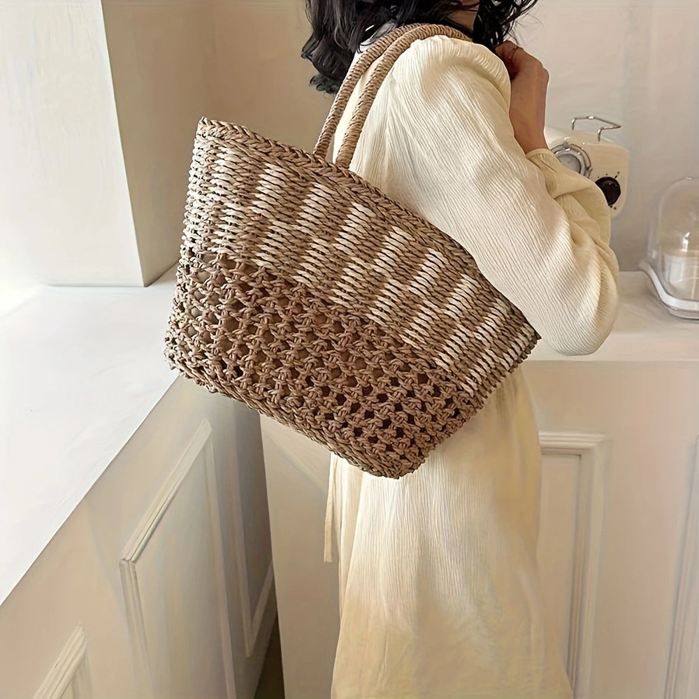Handwoven basket bag with airy structure Bowlift