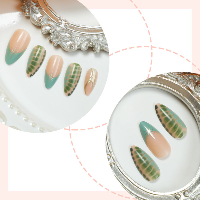 Artificial nail set with creative leaf design and elegant glitter accents Bowlift