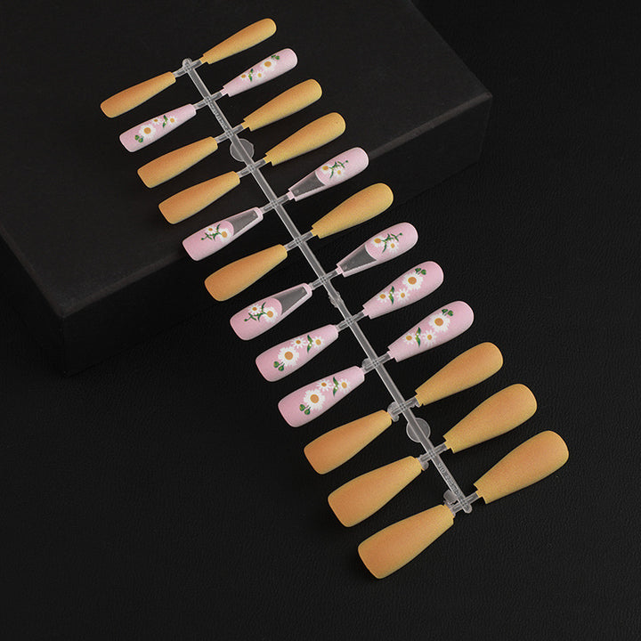 Artificial nails in elegant design Bowlift