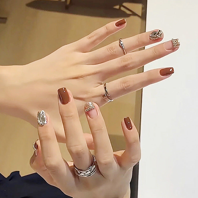 Nail set with Sparkling Crystal and Glitter Accents Bowlift