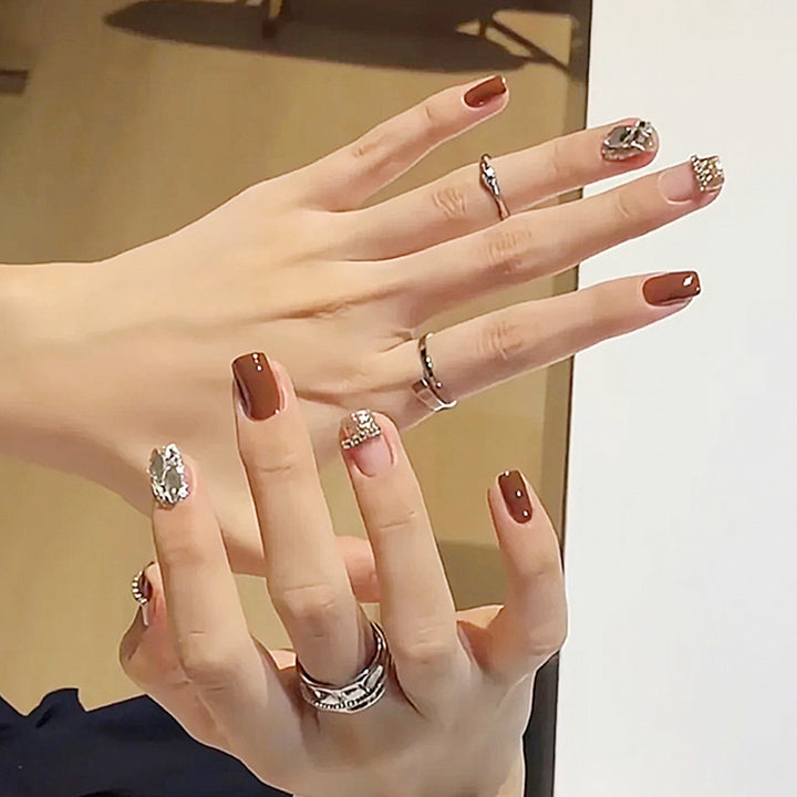 Nail set with Sparkling Crystal and Glitter Accents Bowlift
