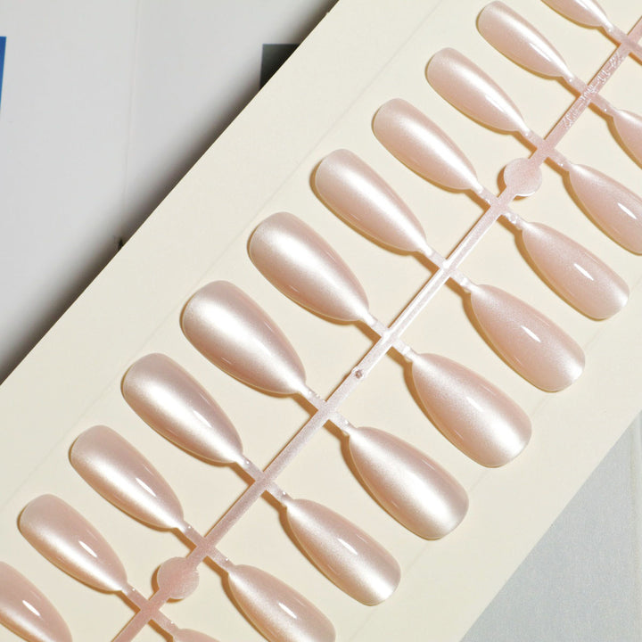 Glittery Stiletto Press-On Nail Set Bowlift