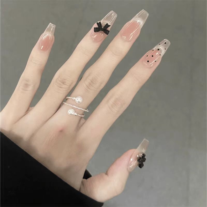 Artificial nails with playful bow design Bowlift