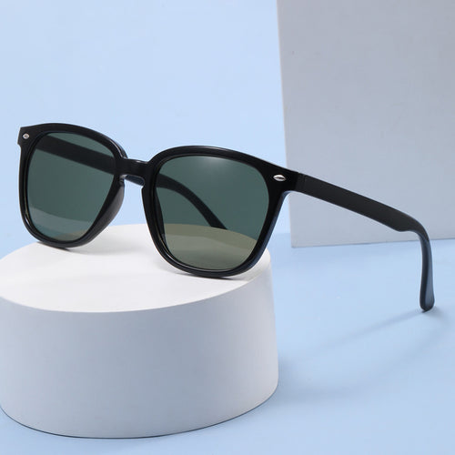 Ladies contemporary sunglasses with elegant shield design Bowlift