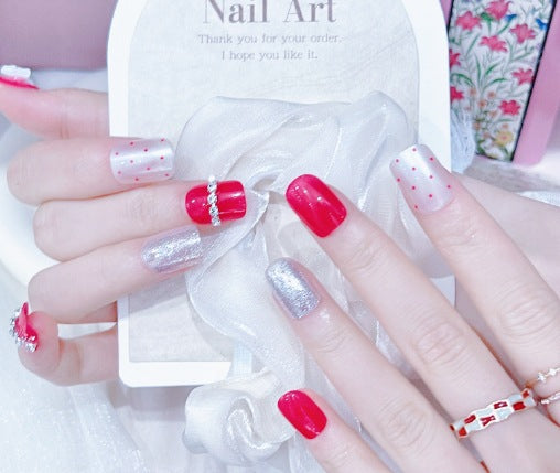 Elegant Nail Art with Gloss Finish Bowlift