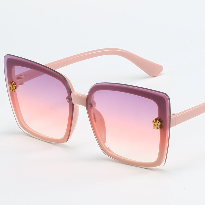 Ladies stylish square sunglasses with elegant details Bowlift