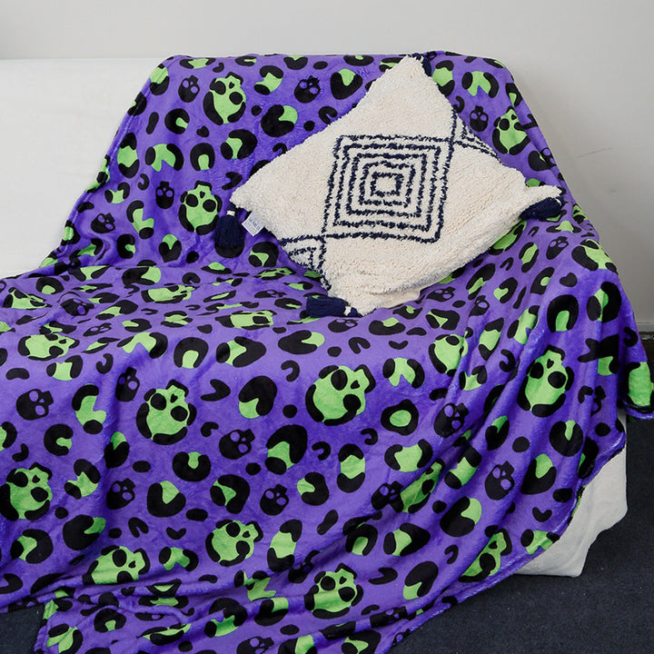 Cuddly blanket with playful motifs of cats and rainbows Bowlift