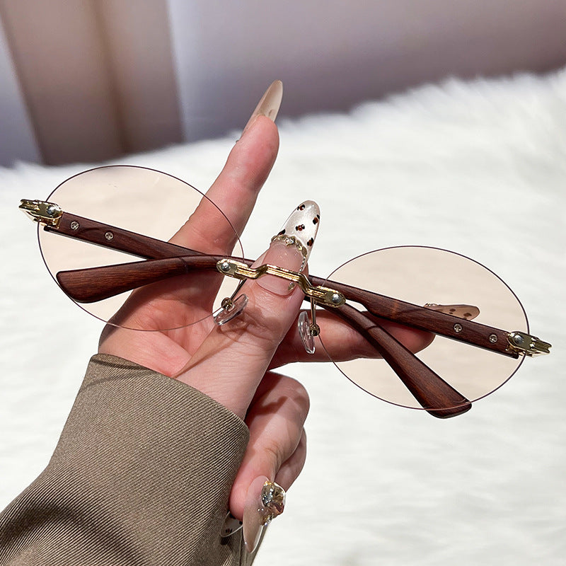 Ladies fashionable and elegant sunglasses with oval design Bowlift