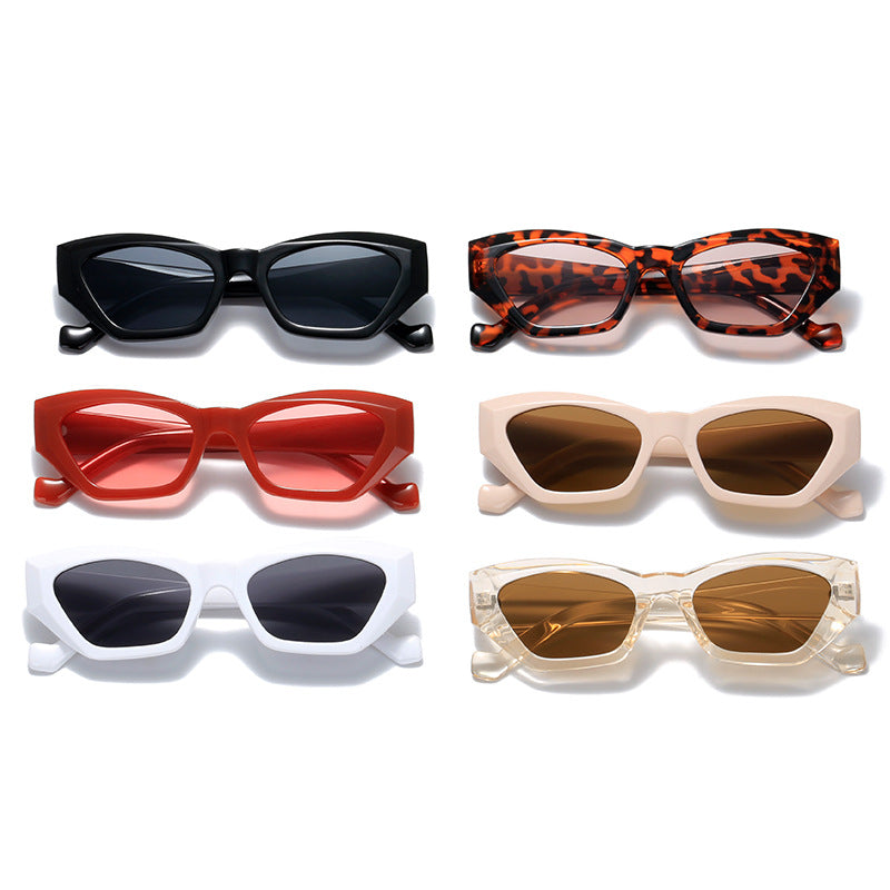 Ladies fashionable sunglasses in extravagant leopard pattern Bowlift