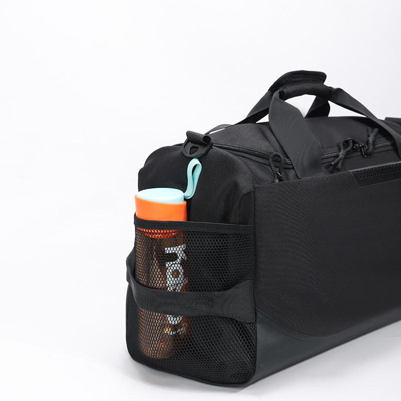 Men's sporty travel bag with ample storage space and detachable shoulder strap Bowlift