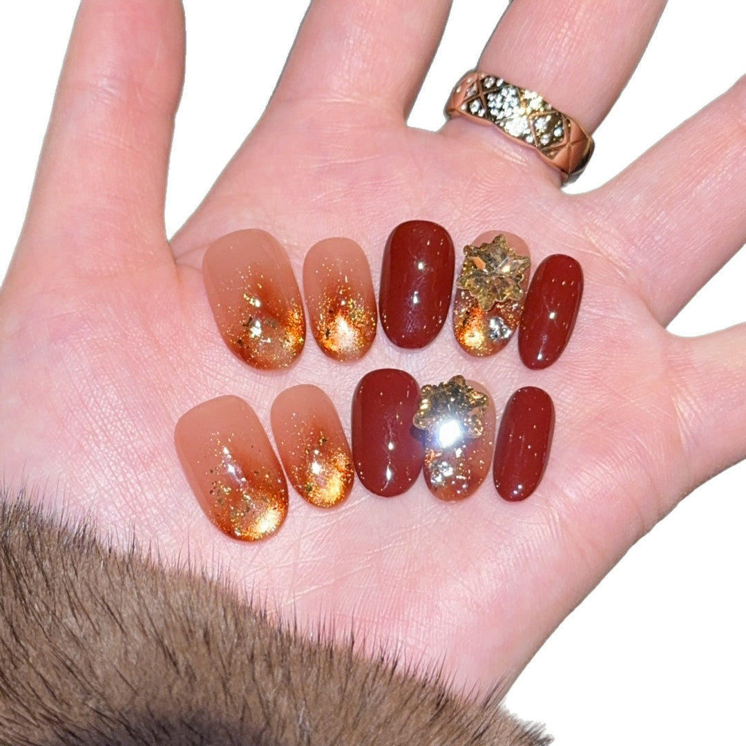 Artificial nail tips with golden accents Bowlift