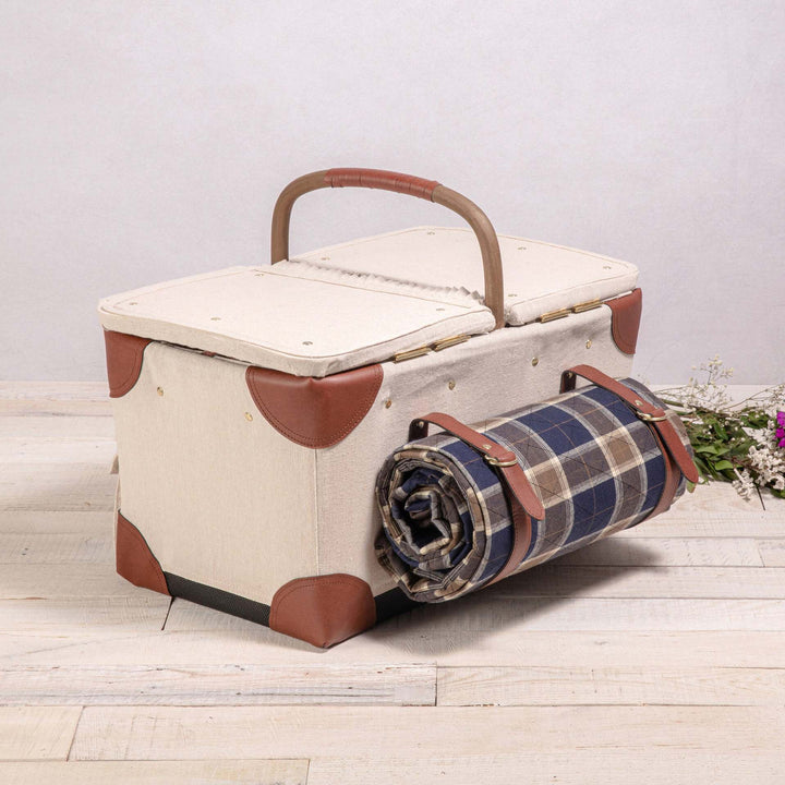 Women’s picnic basket with integrated dish set and wine glasses Bowlift