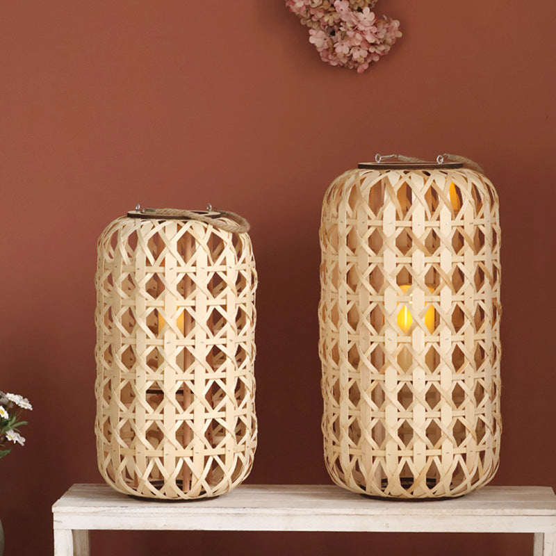 Handcrafted lantern in natural design Bowlift