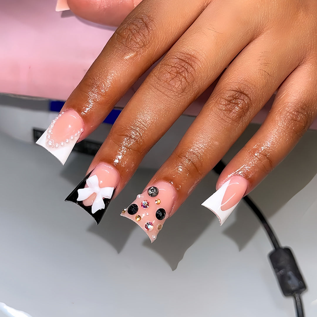 Decorative Press-On Nail Set with Elegant Design Bowlift