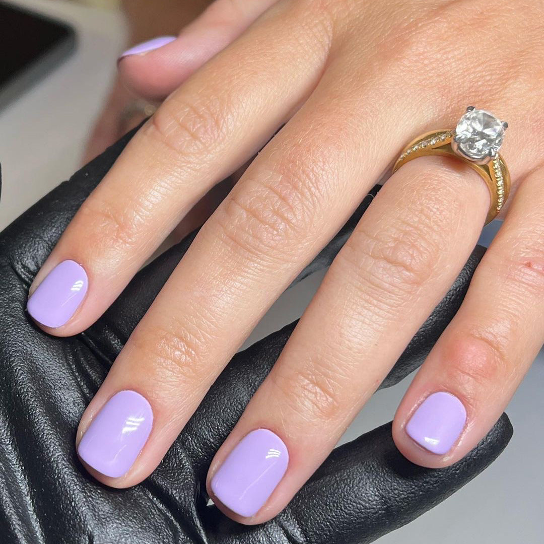 Glamorous nail art with high-gloss finish Bowlift