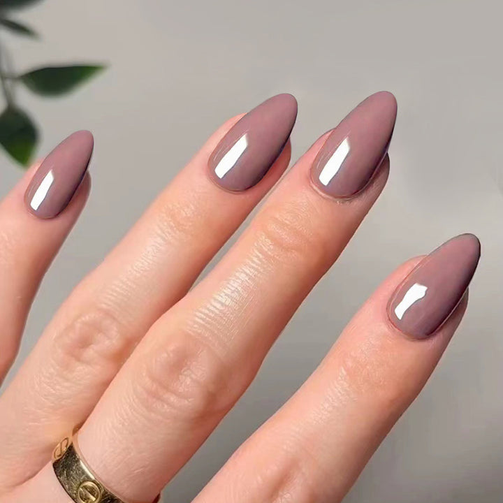 Artistic stiletto nails with elegant high-gloss finish Bowlift