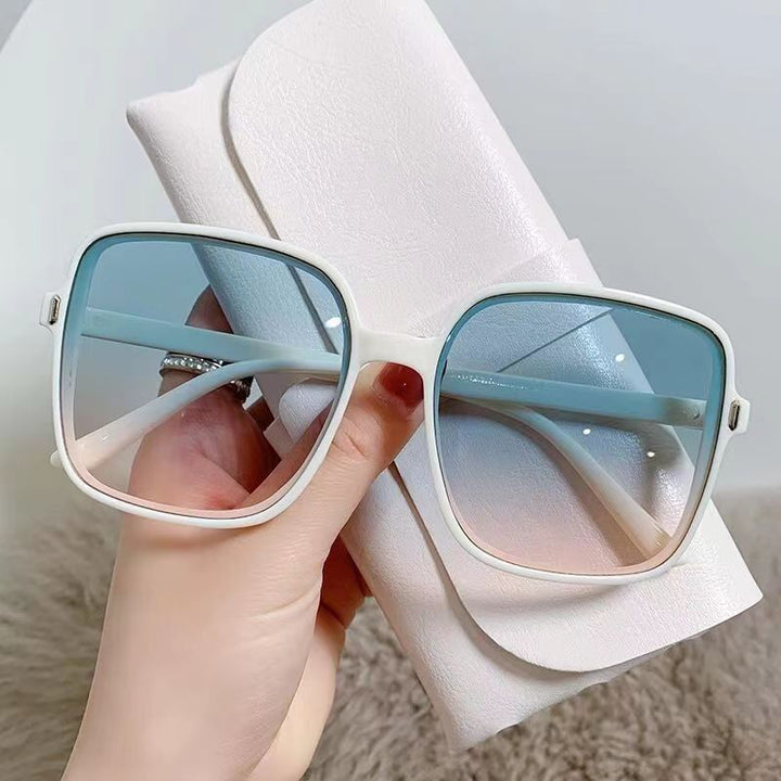 Women's square oversized sunglasses with integrated UV protection Bowlift