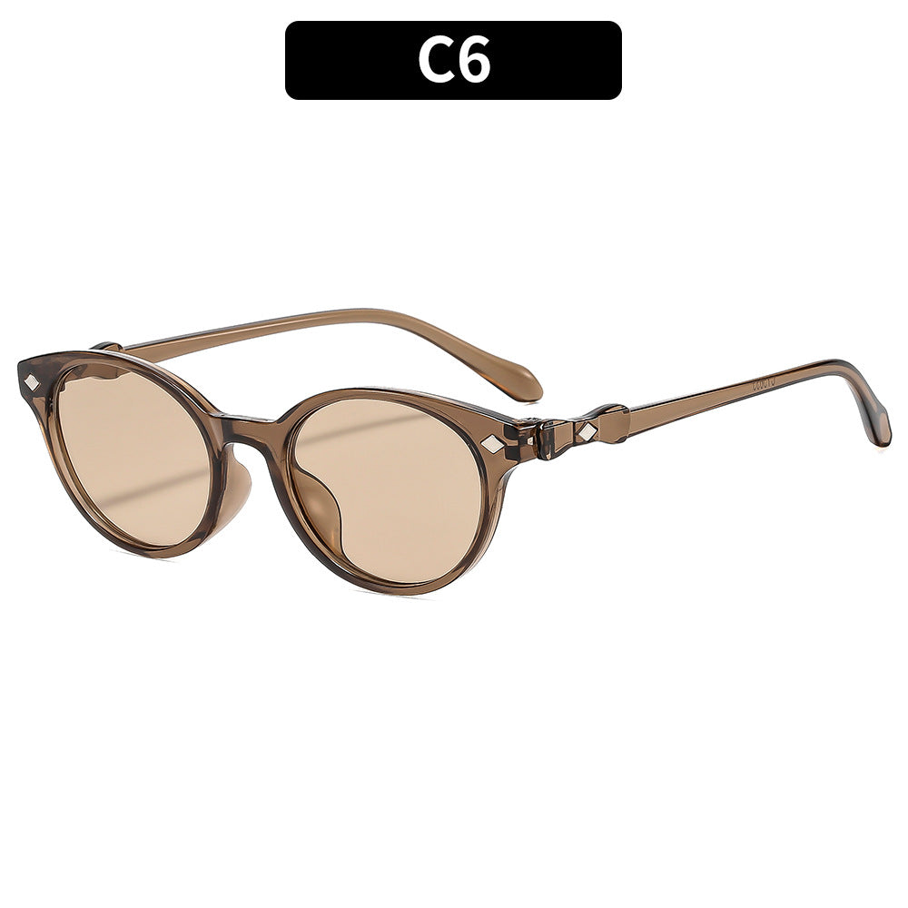 Elegant Vintage-Inspired Sunglasses
