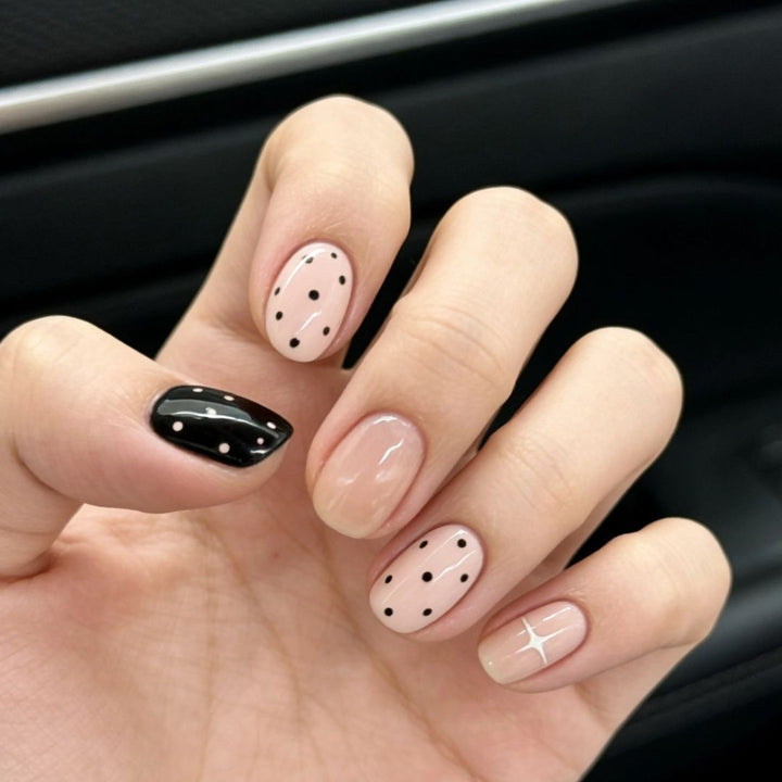 Artistic Cat-Themed Press-On Nail Art Set Bowlift