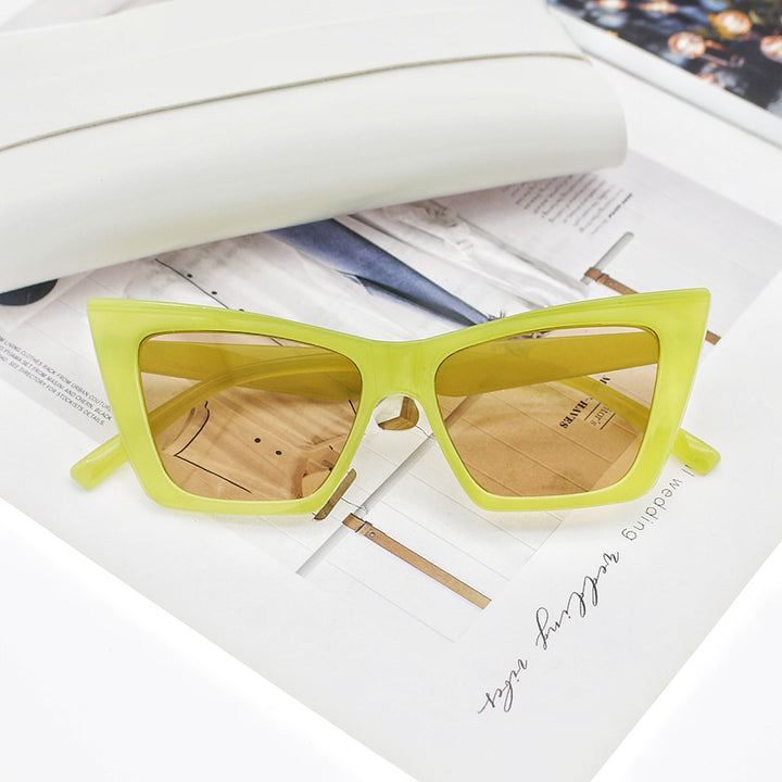 Women's Cat Eye Sunglasses with Transparent Frame and UV Protection Bowlift
