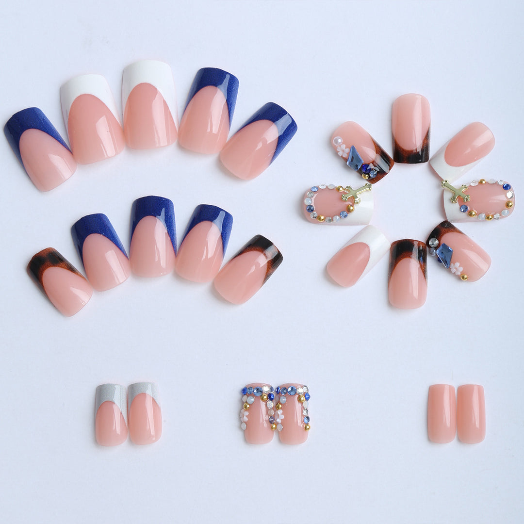 Artful fingernails with elegant embellishments Bowlift
