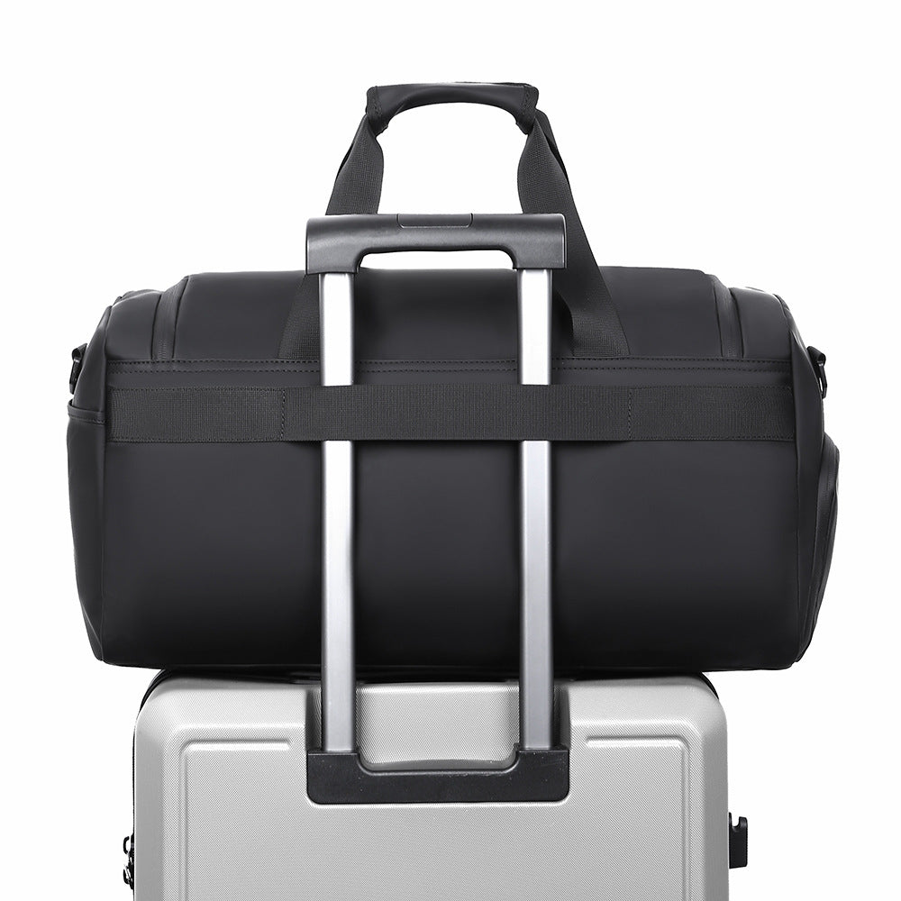Sporty travel bag with extendable main compartment and multiple organizing pockets Bowlift