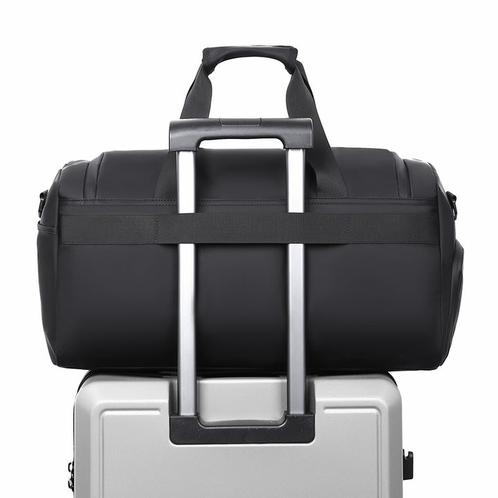 Sporty travel bag with extendable main compartment and multiple organizing pockets Bowlift