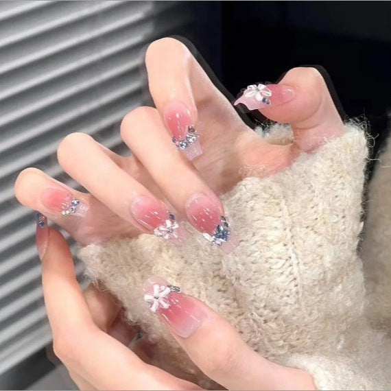 Glamorous nail art with pearls and glitter Bowlift