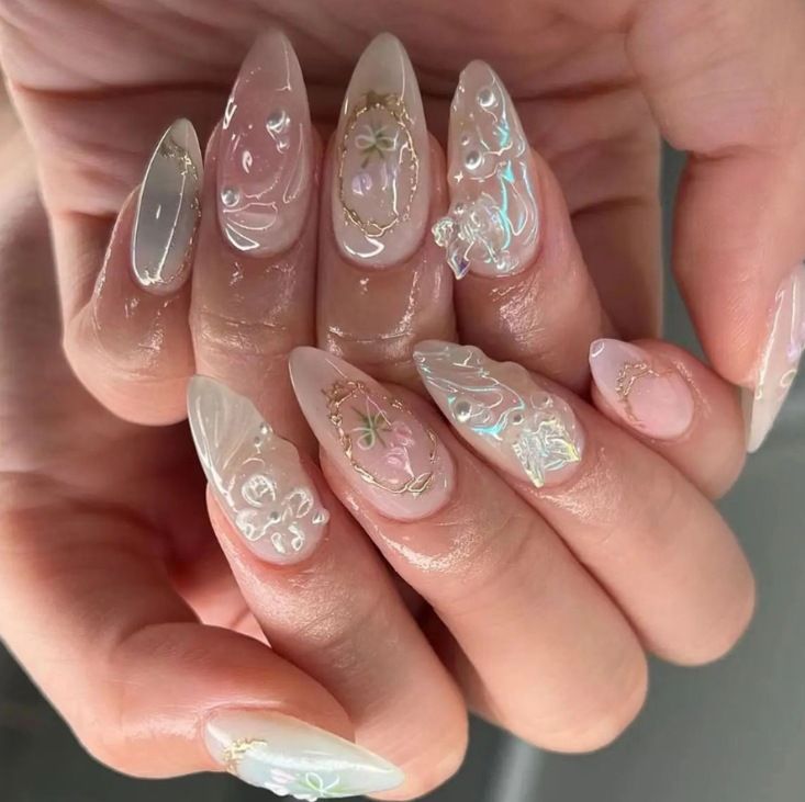 Nail art set with filigree floral decorations Bowlift