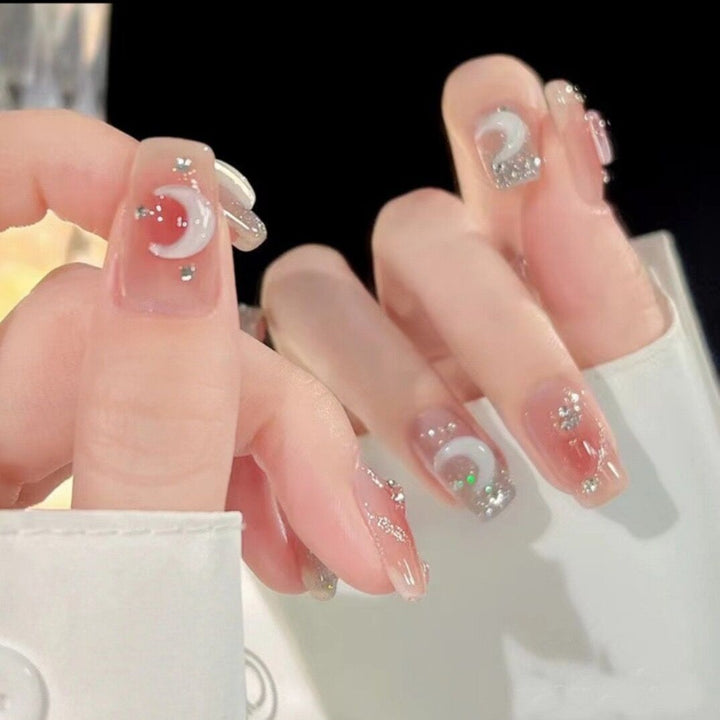 Glamorous artificial nails with moon and star motifs Bowlift
