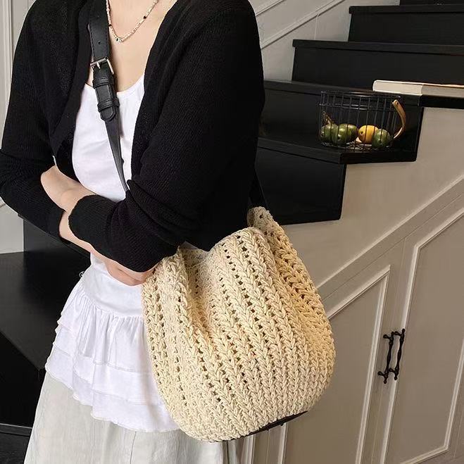 Hand-knotted shoulder bag Bowlift