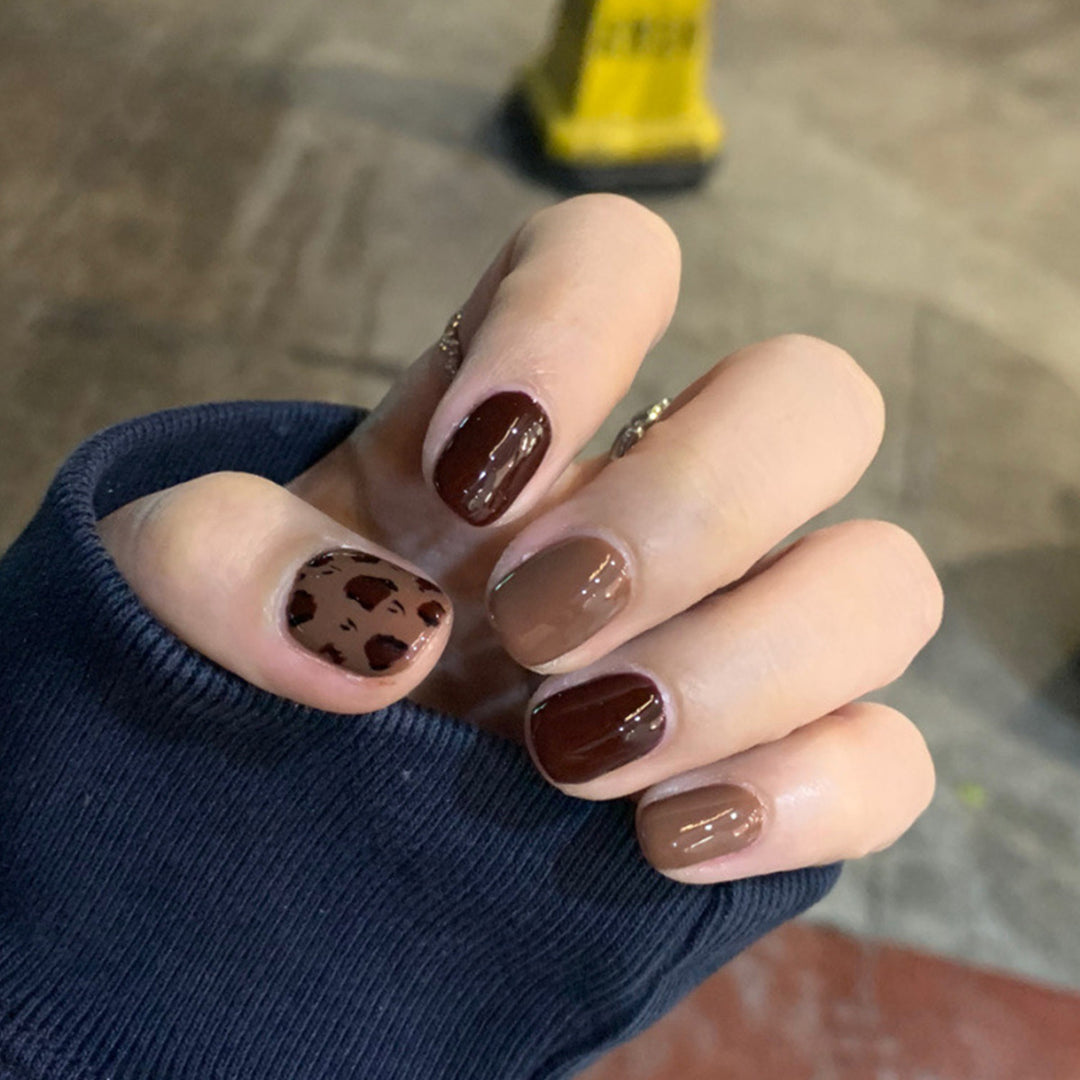 Exclusive nail art with animal pattern and shine Bowlift