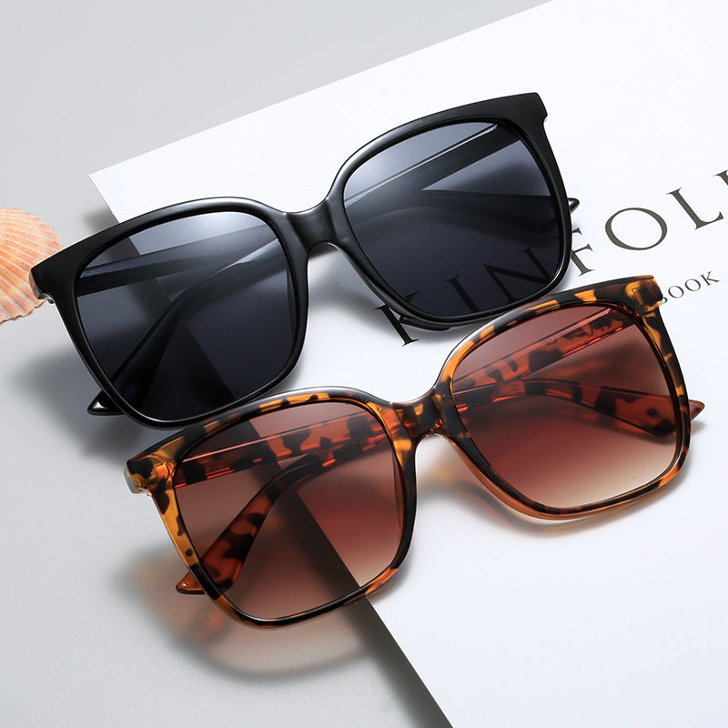 Women's modern and stylish sunglasses with square frame Bowlift
